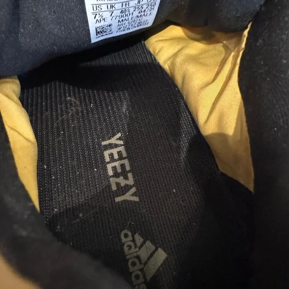 Sneakers - Picture 5 of 7